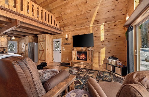 Phelps Cabin | Hot Tub, Firepit, AC, Trails & Lakes, Trailer Parking