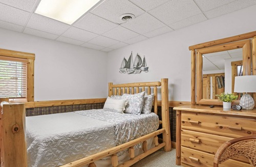 Higgins Lake Cottage | HOT TUB☀️Ping Pong 💓pets☀️family fun!