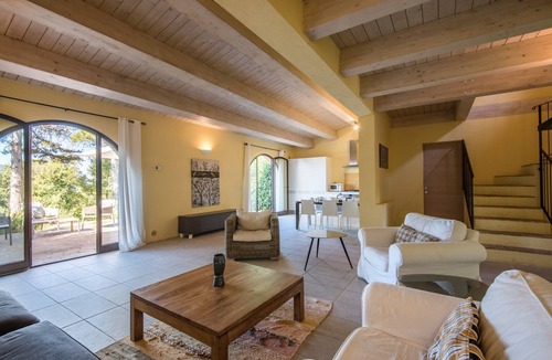 Trequanda Villa | Hotel Apartment "Villa Limone" with Shared Pool & Wi-Fi