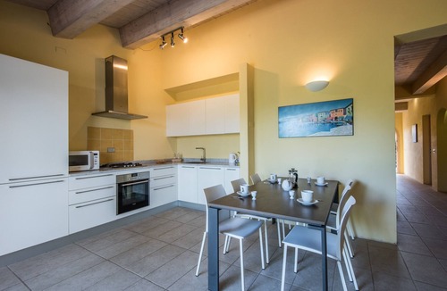 Trequanda Villa | Hotel Apartment "Villa Limone" with Shared Pool & Wi-Fi