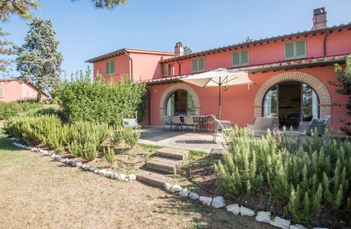 Trequanda Villa | Hotel Apartment "Villa Limone" with Shared Pool & Wi-Fi