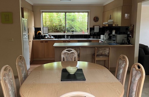 Rosebud House | House in Rosebud walking distance to beach, shops and parks