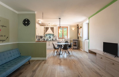 Capannori House | House with Private Garden, Pool, Playground, Free Wi-Fi – 30 Minutes from the Sea