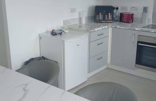 Belluton House | Huge 4 Bed House with parking and garden!