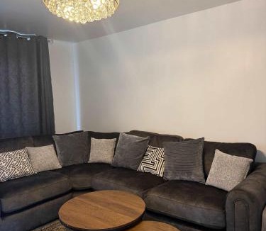 Belluton House | Huge 4 Bed House with parking and garden