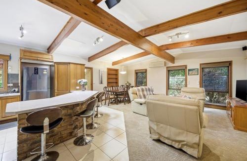 Clyde House | Huge 5 Bed Party House Pool, Renovated Tram, Bar