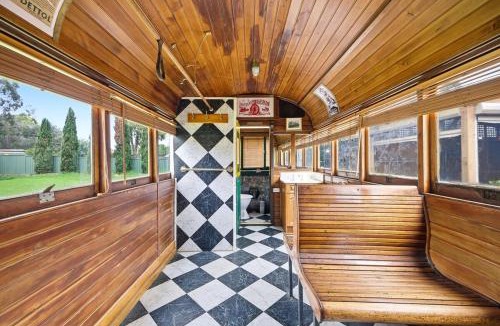 Clyde House | Huge 5 Bed Party House Pool, Renovated Tram, Bar