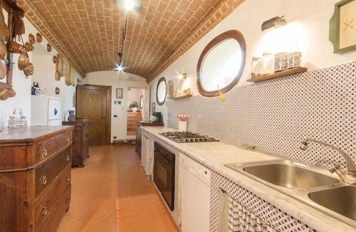 Castiglione del Lago House | Huge estate on Lago Montepulciano.