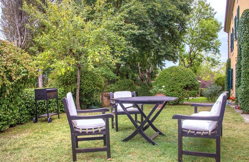 Castiglione del Lago House | Huge estate on Lago Montepulciano.