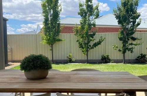Mildura House | Ideal family holiday home or the perfect place for your bridal party!