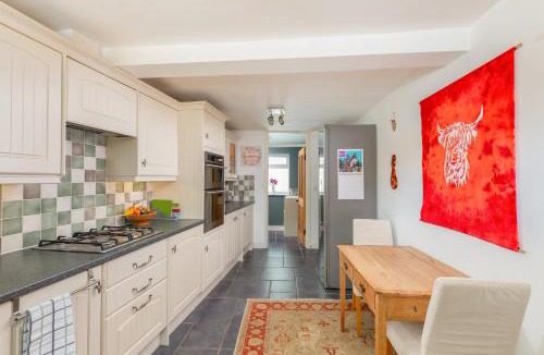 Marshfield House | Idyllic Cottage in Picturesque Cotswolds Village