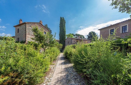 Monteleone d'Orvieto Apartment | Il Cantico Del Gallo Apartment, Wifi, Near Perugia