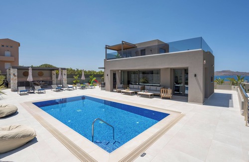 Kato Galatas Villa | Imperium Lux Villa Esperia★100m to sea★Heated Pool★Gym★Sauna & Jacuzzi