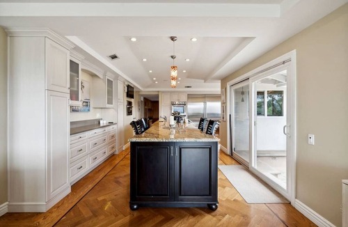 Thousand Oaks Cottage | Impressive Cottage with Swimming Pool in Thousand Oaks, California