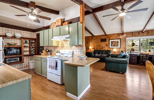 Groveland Villa | Impressive Villa with Ping Pong Table and Barbecue in Groveland, California