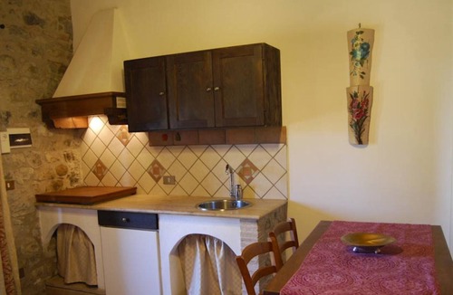 Il Poggio Villa | Independent residence sleeping 10 + 3, divided into three apartments. Acquapendente