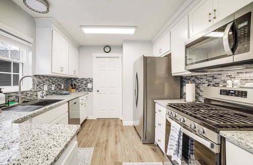 Town of Pines House | Indiana Dunes Home w/Gas Grill: 1 Mi to Beach!