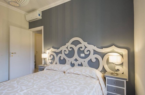 Santa Croce Apartment | Iris 3, a modern and elegant apartment ideal for a family by Mmega