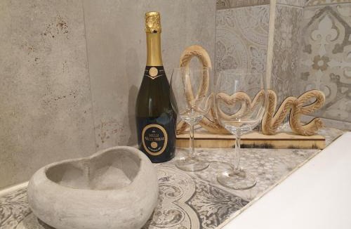 Novoli - San Donato Apartment | Iris Apartment with Jacuzzi - Easy City Access
