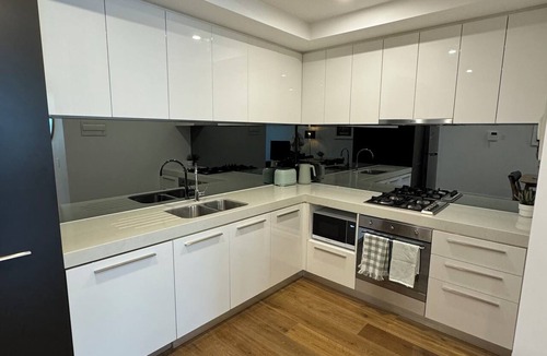 Ivanhoe Apartment | Ivanhoe Art Deco Style Apartment