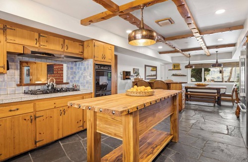 Ventura County House | Johnny Cash's Former Ranch High in the Hills 3-Day OK! Guitar Pool