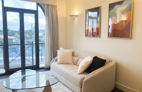 East Melbourne Apartment | Jolimont Views - Centrally located top floor apt overlooking MCG/Rod Laver
