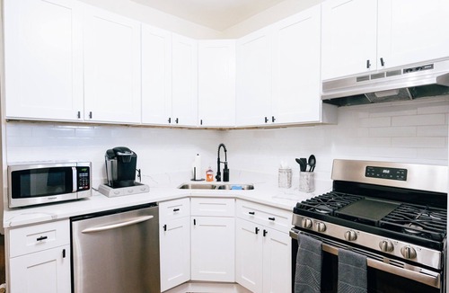 Logan Square Apartment | Jumbo 3bd In Hot Logan Square!