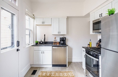 Victorian Village Apartment | Jungle House Boutique Residences – Downtown Columbus & Short North