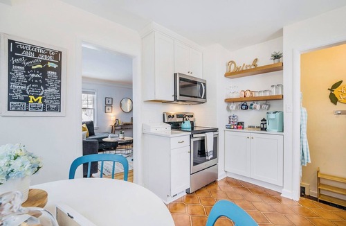 Dicken House | Just 4 Blocks to Michigan Stadium, Charming Ann Arbor Stay Sleeps 2–4