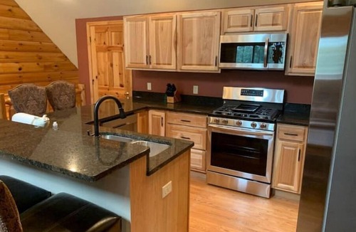 Suring Cabin | Kelly Lake HideAway-private, lake views, ATV trail Sleeps 8- 4 Beds- 1 Bathroom