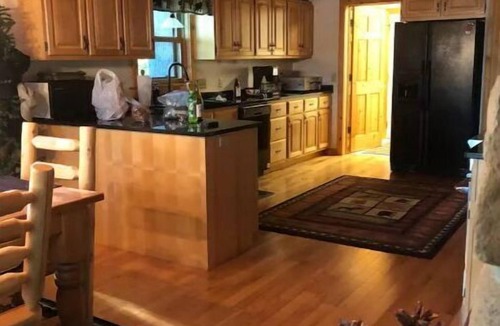 Suring Cabin | Kelly Lake, Private & Stunning "Heaven on Earth"