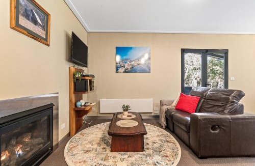 Lake Crackenback House | Kickenback Studio - Gym l Indoor Pool l Tennis l Air-Con l WiFi l BBQ