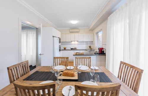 St. Kilda East Hotel | Kimberley Gardens Hotel & Serviced Apartments
