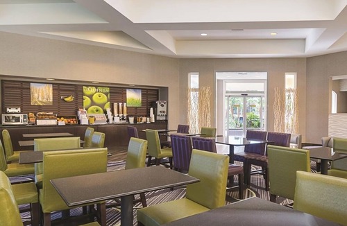 Guasti Apartment | King Bed Room at La Quinta Inn & Suites by Wyndham Ontario Airport