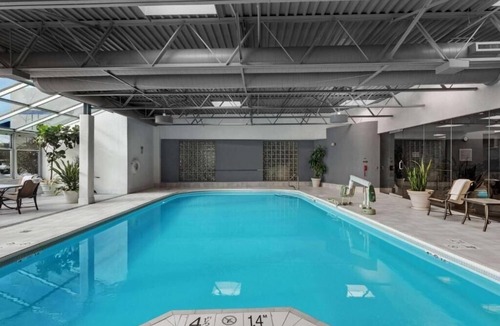 Oak Lawn Apartment | King Room Near Oak Lawn Ice Arena CHI