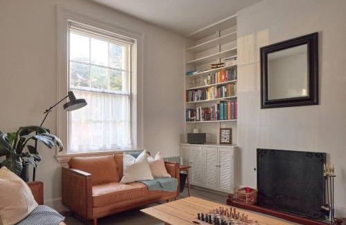 Fitzroy House | King William Terrace - Classic Fitzroy Style