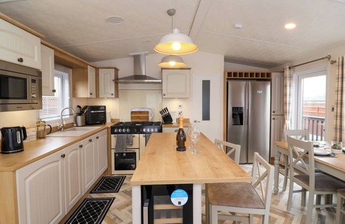 Evesham Cottage | KINGFISHER LODGE 36, family friendly, with a garden in Evesham