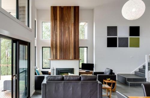 Marysville House | Kings End- Modern, spacious house