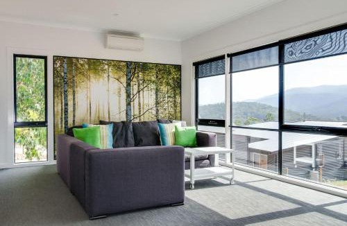 Marysville House | Kings End- Modern, spacious house