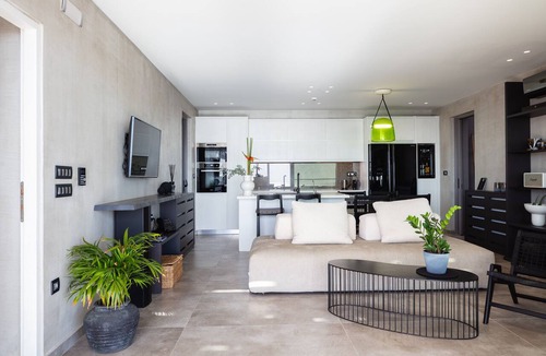 Vizari Villa | Kumo Villa III - Luxe Coastal Escape with Sea Views