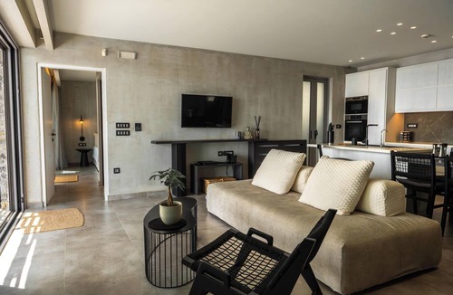 Vizari Villa | Kumo Villa III - Luxe Coastal Escape with Sea Views