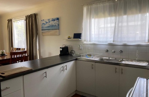 Inverloch House | Kyeema Free Wifi Netflix Pet Friendly Outside Only