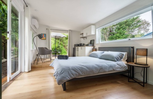 Tootgarook Apartment | La Cabine | Private studio 5 mins Peninsula Hot Springs, Golf, Beaches, Wineries