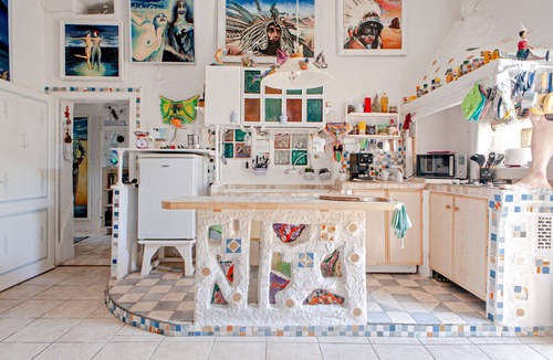 Vada Apartment | 'La Casa Degli Artisti' near the Beach with Private Garden & A/C