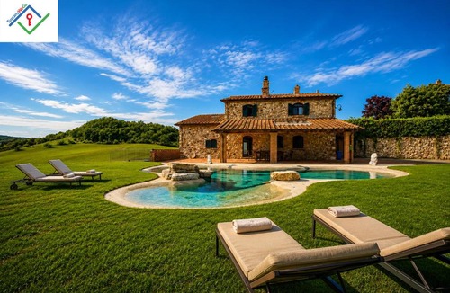 Riparbella Apartment | La Casina - Villa Toscana con Piscina Privata e Vista Panoramica, Idromassaggio, Sauna, Palestra - Piscina aperta fino al 31 Ottobre