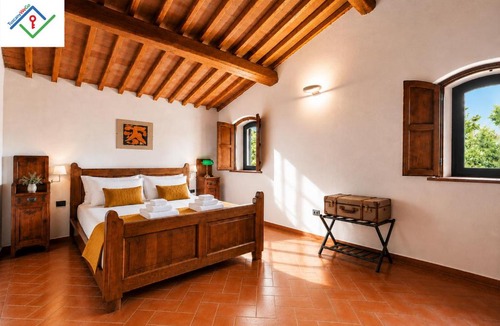 Riparbella Apartment | La Casina - Villa Toscana con Piscina Privata e Vista Panoramica, Idromassaggio, Sauna, Palestra - Piscina aperta fino al 31 Ottobre