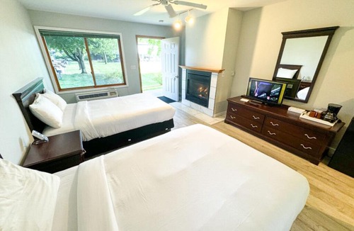 South Haven Hotel | Lake Bluff Inn and Suites