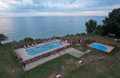 South Haven Hotel | Lake Bluff Inn and Suites