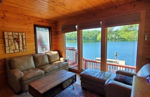 Mayfield House | Lake Cottage with Spectacular Views