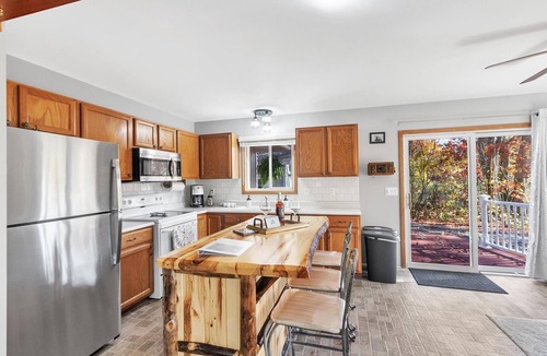 Higgins Lake Cottage | Lake Days, Cabin Nights near Higgins & Houghton